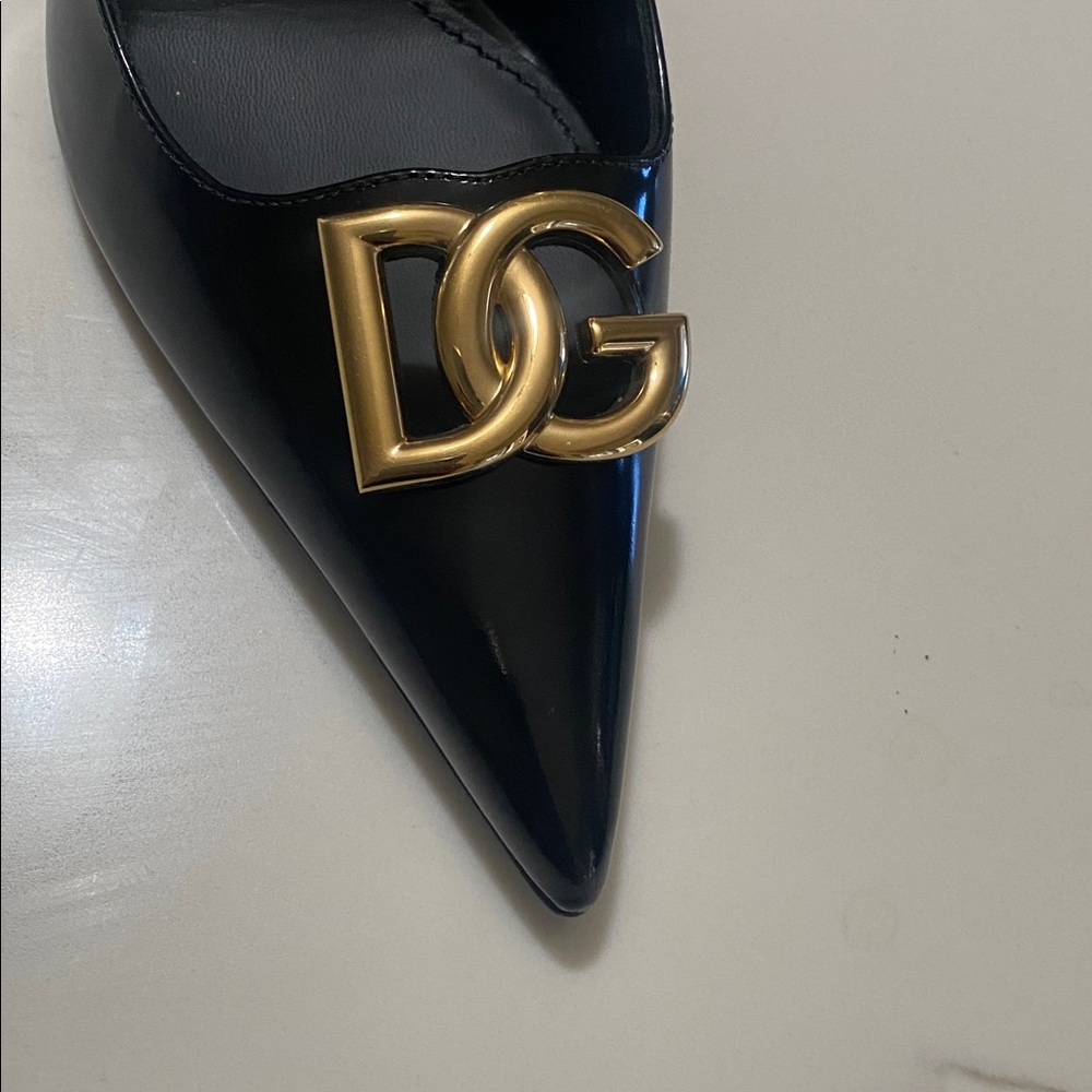 Dolce & Gabbana Lollo Pointed Toe Slingback Pumps. - Picture 14 of 14